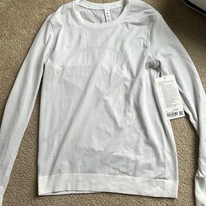 BRAND NEW lululemon swiftly long sleeve shirt